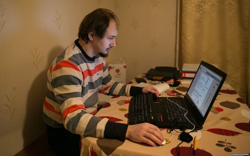 Павел Вейник в офисе